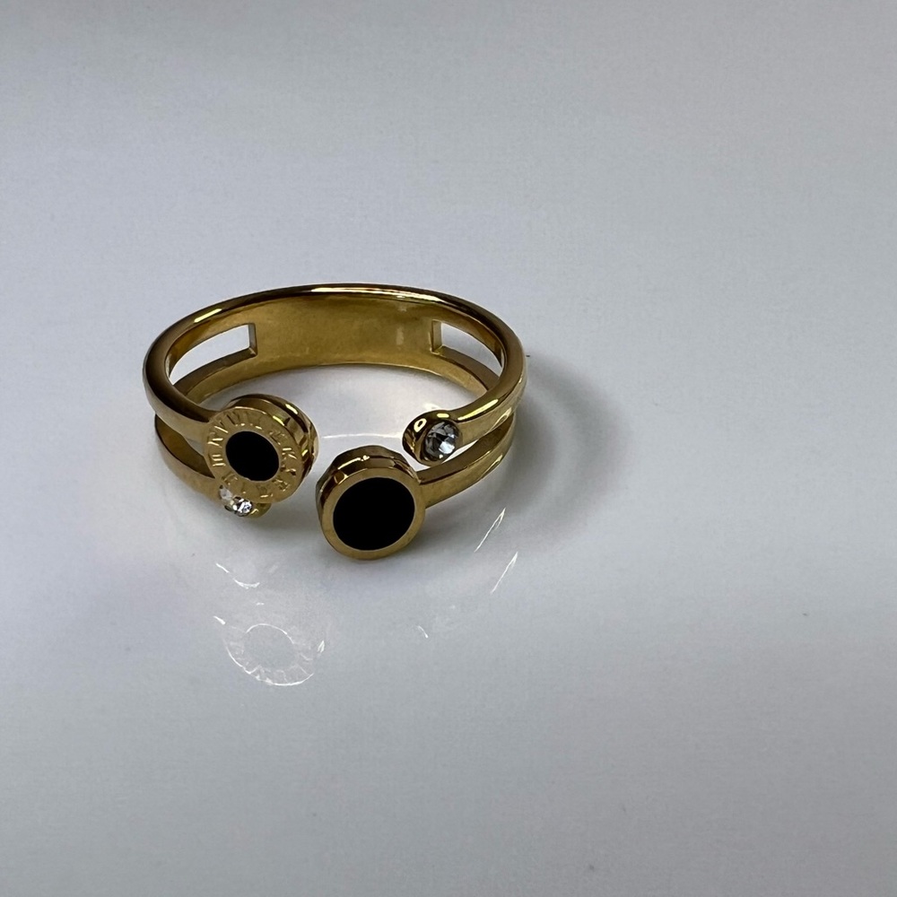 Trendy ring, gold plated titanium
